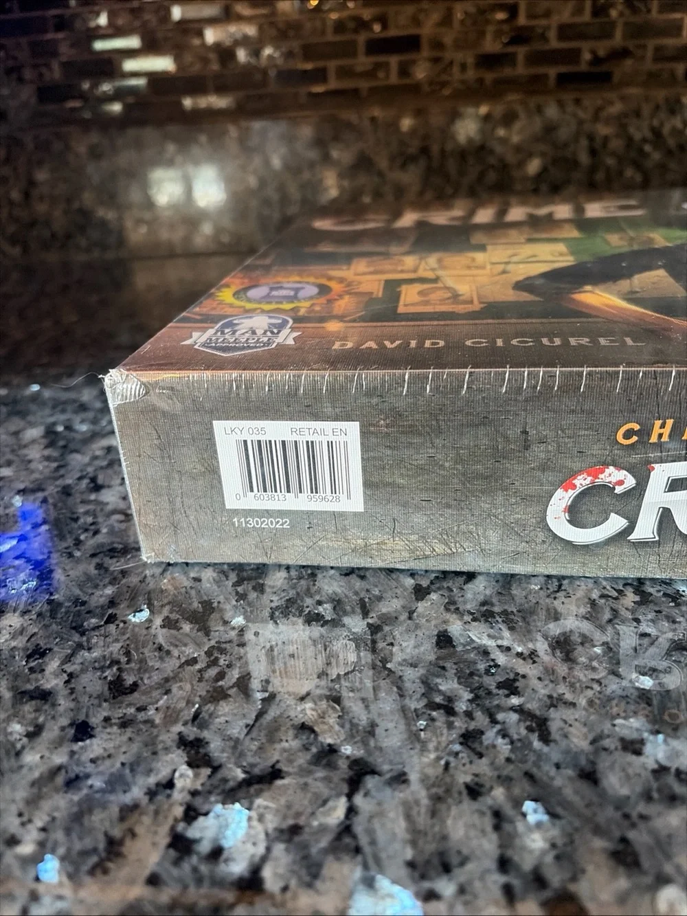 CHRONICLES OF CRIME NEW Sealed Cooperative Board Game Murder Mystery Lucky Duck